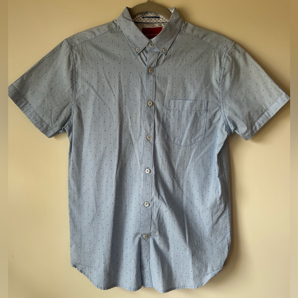 Denim & Flower - Men’s short sleeve cotton dress button down shirt.